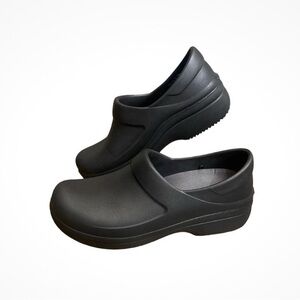 CROCS Black Neria Pro Work Clogs Slip Resistant Non Marking Women’s size 9